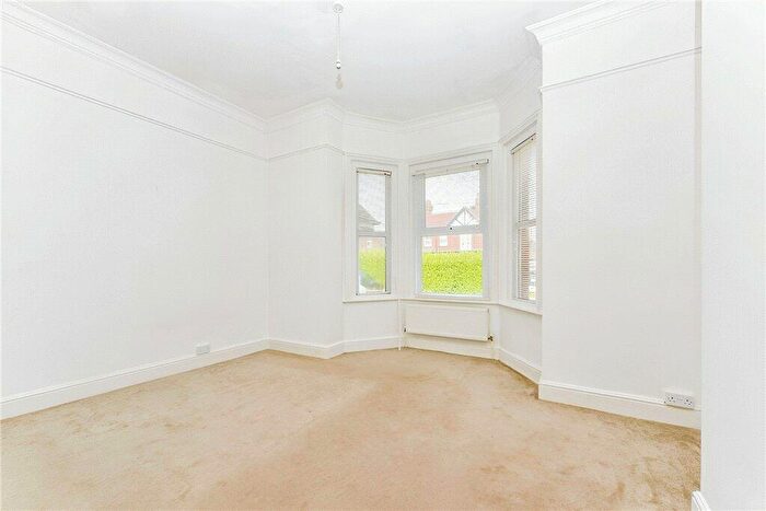 2 Bedroom Apartment For Sale In The Avenue, Totland Bay, Isle Of Wight, PO39