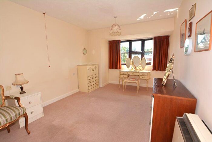 1 Bedroom Flat For Sale In Maxwell Road, Beaconsfield, HP9