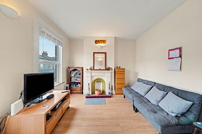 1 Bedroom Flat For Sale In Newlyn Road, Tottenham, London, N17