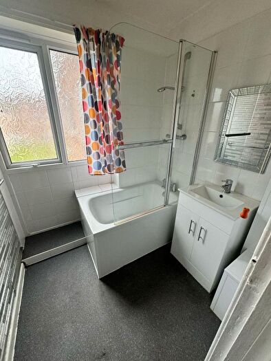 3 Bedroom Flat To Rent In Bentinck House, Leonard Street, Bingley, West Yorkshire, BD16