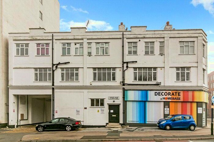 2 Bedroom Flat To Rent In Aldgate House, Grove Road, Sutton, Surrey, SM1