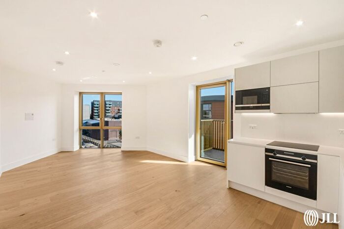 1 Bedroom Flat To Rent In Capital Interchange Way, Brentford, TW8