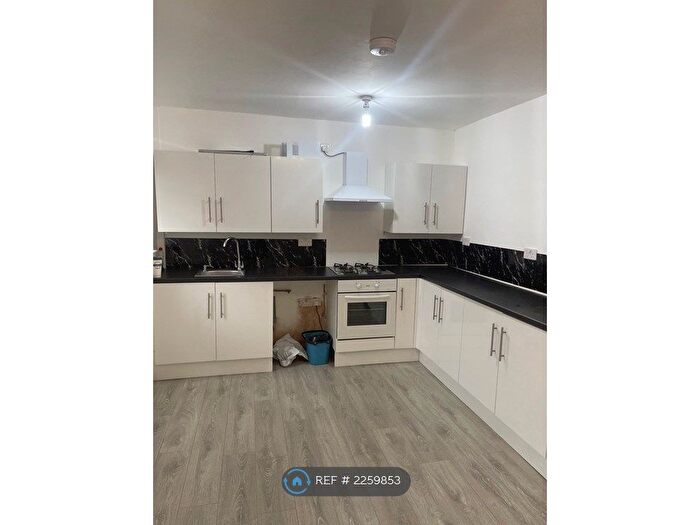 3 Bedroom Semi-Detached House To Rent In Hill Lands, Wyke, Bradford, BD12