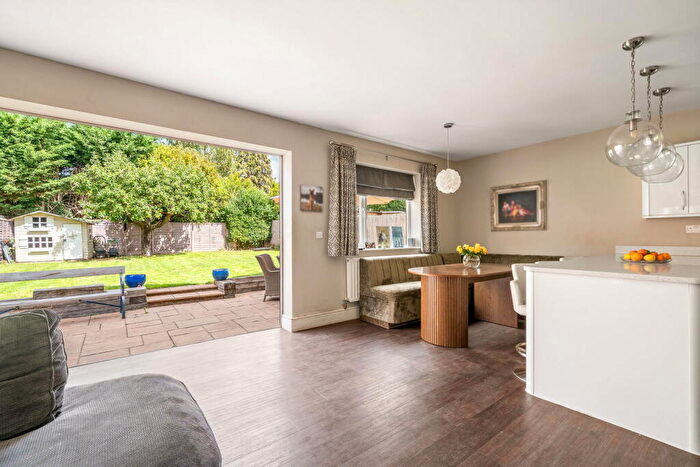 4 Bedroom Detached House For Sale In Smith Road, Reigate, RH2