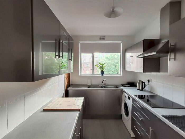 2 Bedroom Apartment To Rent In Damien Street, London, E1