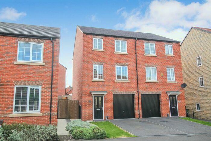 4 Bedroom Semi-Detached House To Rent In Weavers Way, South Normanton, DE55