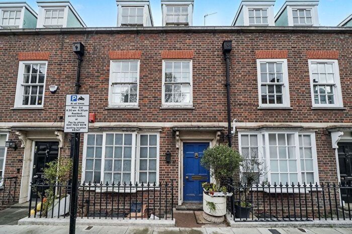 5 Bedroom Terraced House For Sale In Yeomans Row, London, SW3
