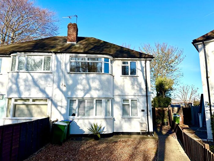 2 Bedroom Maisonette For Sale In Russell Close, Bexleyheath, DA7