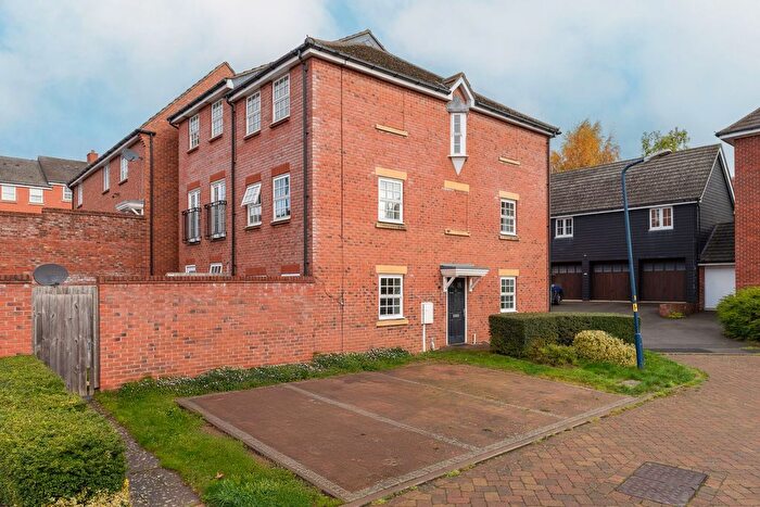 4 Bedroom Semi-detached House For Sale In Chartwell Close, Daventry, NN11