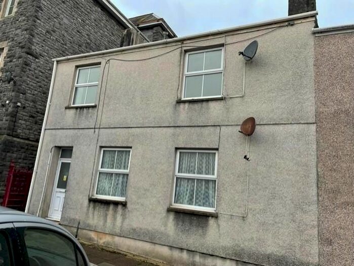 3 Bedroom Flat To Rent In Meyrick Street, Pembroke Dock, SA72