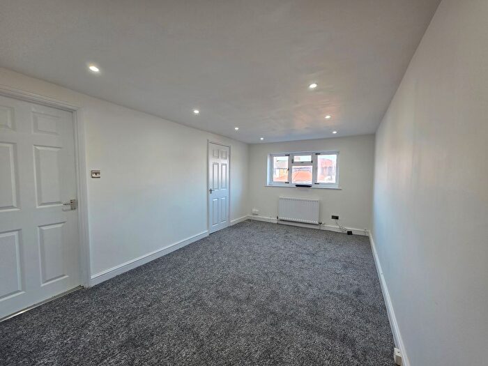 1 Bedroom Flat To Rent In Kingshill Road, Swindon, SN1