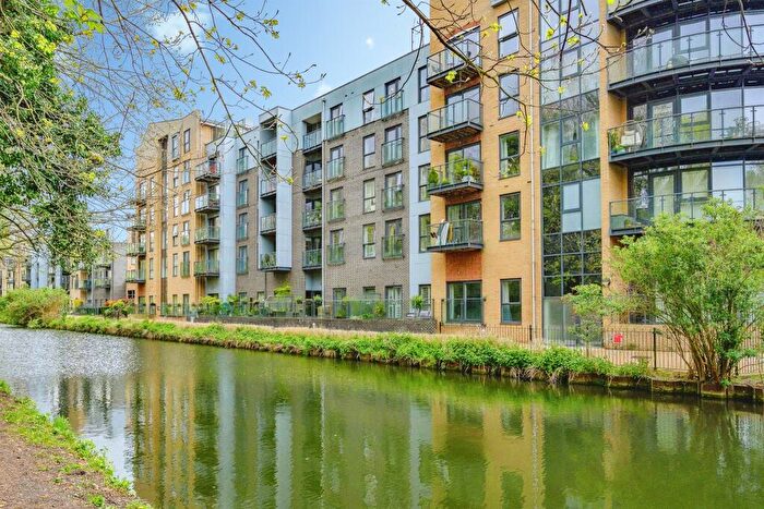 2 Bedroom Flat For Sale In The Embankment, Nash Mills Wharf, Hemel Hempstead, HP3