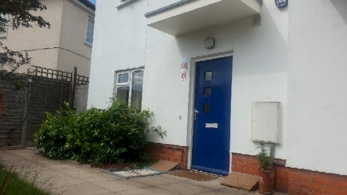 2 Bedroom Flat To Rent In Taylors Green, London, W3