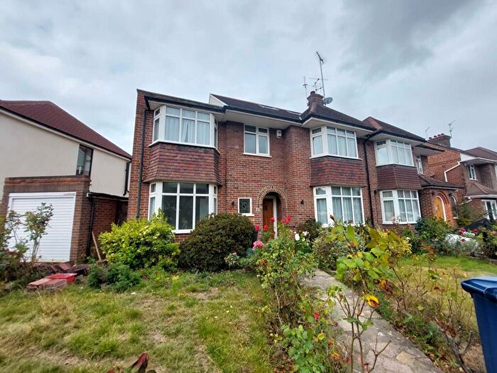 5 Bedroom Semi-Detached House To Rent In Oakleigh Gardens, Totteridge & Whetstone, N20