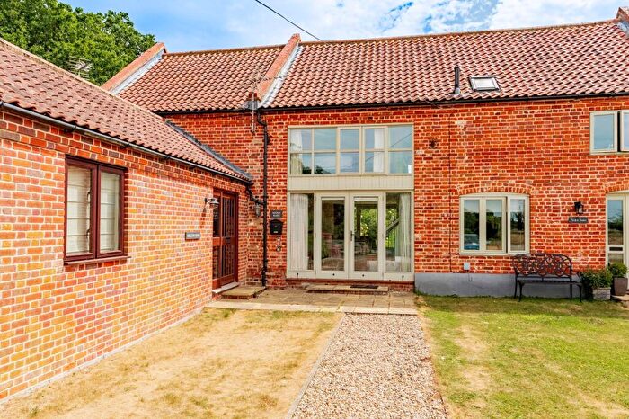 2 Bedroom Barn Conversion For Sale In Hickling Road, Sutton, NR12