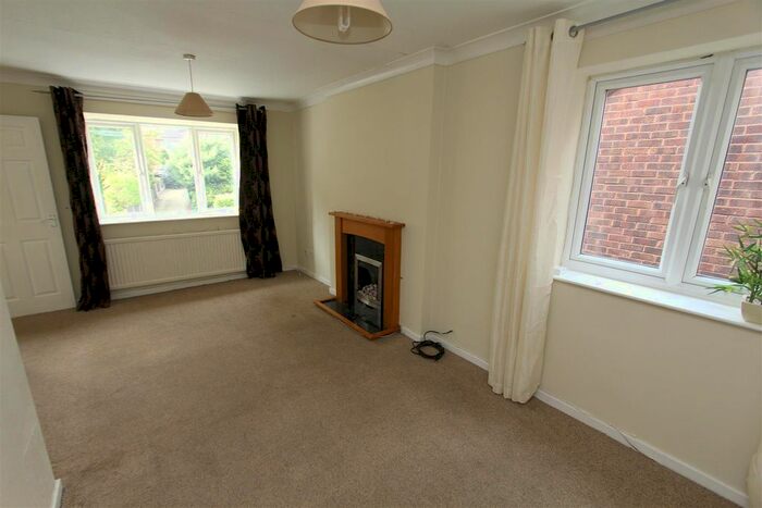2 Bedroom Flat To Rent In Wycliffe Drive, Moortown, Leeds, LS17