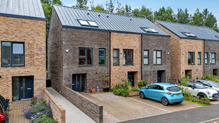 4 Bedroom End Of Terrace House For Sale In Festival Court, Festival Park, G51