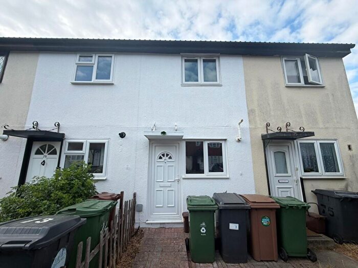 2 Bedroom Terraced House To Rent In Stapleford Close, E4
