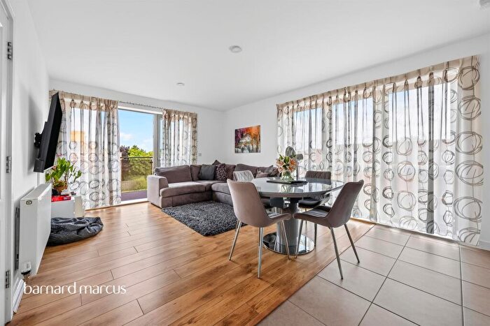 3 Bedroom Flat For Sale In Nihill Place, Croydon, CR0
