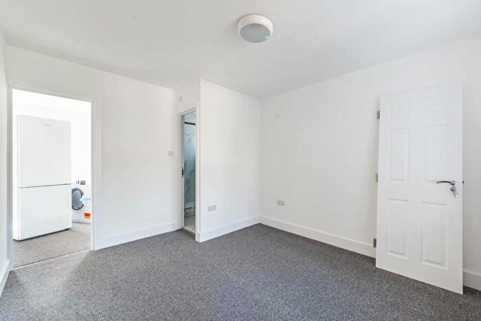 1 Bedroom Flat To Rent In Graham Road, Harrow Weald, Harrow, HA3