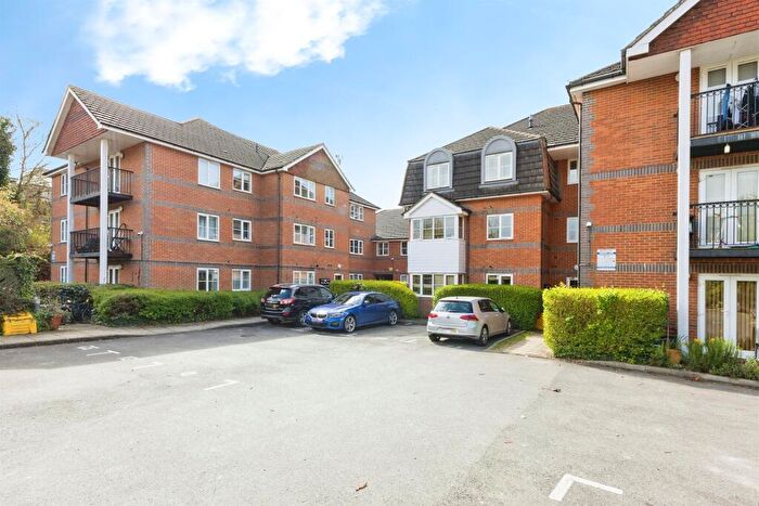 2 Bedroom Flat For Sale In Farringdon Court, Erleigh Road, Reading, RG1