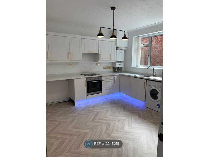 2 Bedroom Flat To Rent In Richmond Court, Swansea, SA2