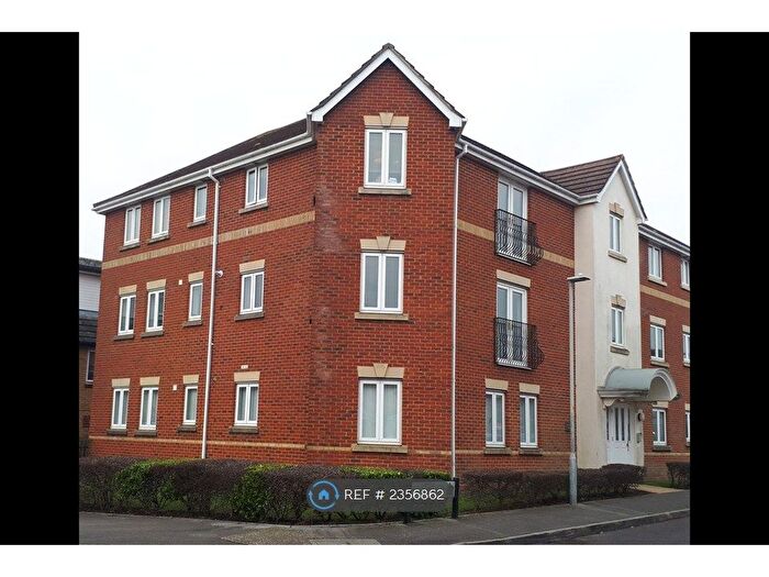 2 Bedroom Flat To Rent In Branksome Court, Poole, BH15