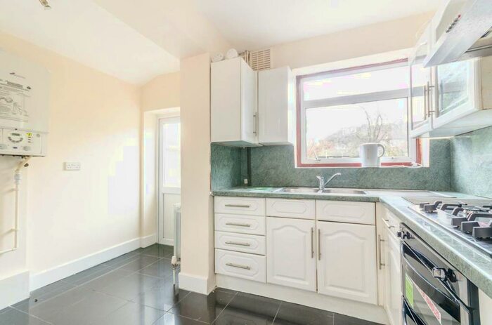 3 Bedroom House To Rent In Further Green Road, Catford, London, SE6