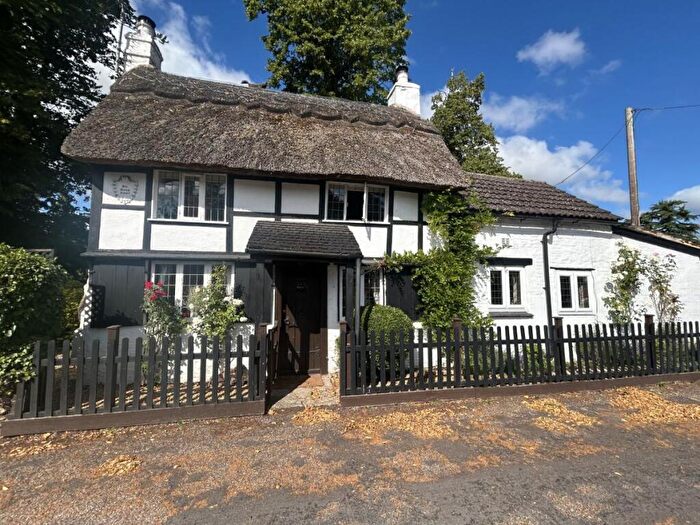 2 Bedroom Cottage For Sale In Orchard Lane, Harrold, MK43