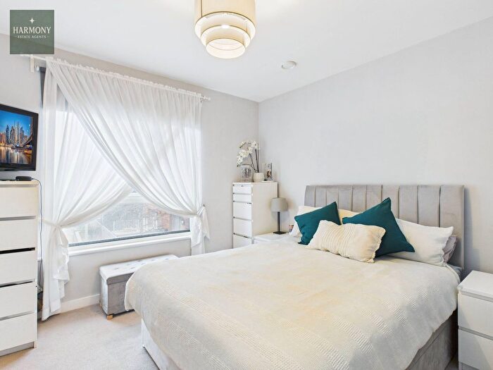 3 Bedroom Terraced House For Sale In Credon Road, London, E13