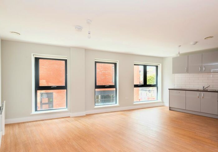 1 Bedroom Flat To Rent In Weavers Yard, Market Street Newbury, RG14