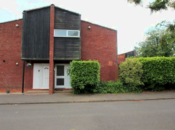 3 Bedroom Property To Rent In Pembridge Close, Redditch, B98