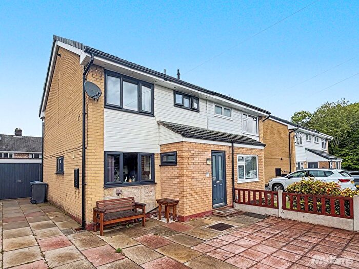 3 Bedroom Semi-Detached House For Sale In Twyford Close, Grosvenor Park, Widnes, WA8