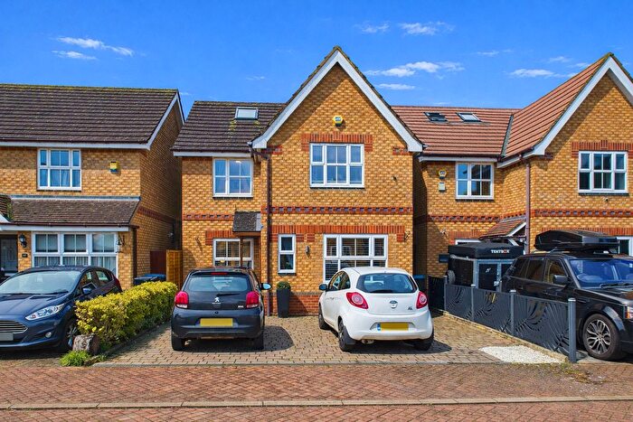 4 Bedroom Detached House For Sale In Hadland Close, Bovingdon Hemel Hempstead, HP3