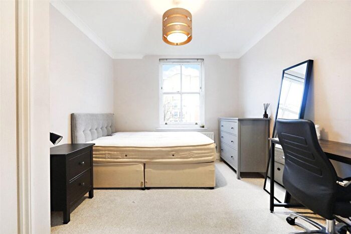 3 Bedroom Flat To Rent In Portland Court, London, Trinity Street, SE1