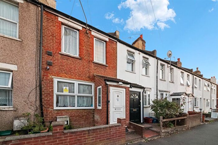 2 Bedroom Terraced House For Sale In Myrtle Road, Hounslow, TW3