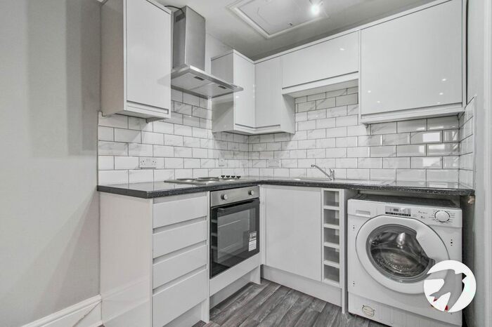 2 Bedroom Flat To Rent In The Grove, Gravesend, Kent DA12