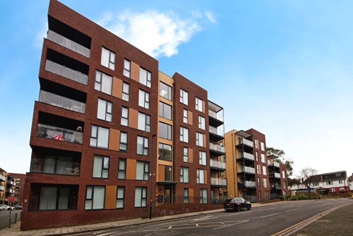 1 Bedroom Apartment For Sale In Grove Park, London, NW9