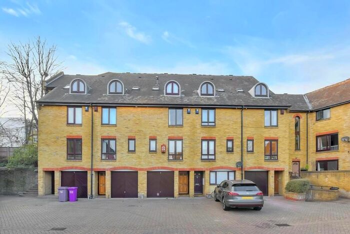 4 Bedroom Terraced House To Rent In Waveney Close, Wapping, London, E1W