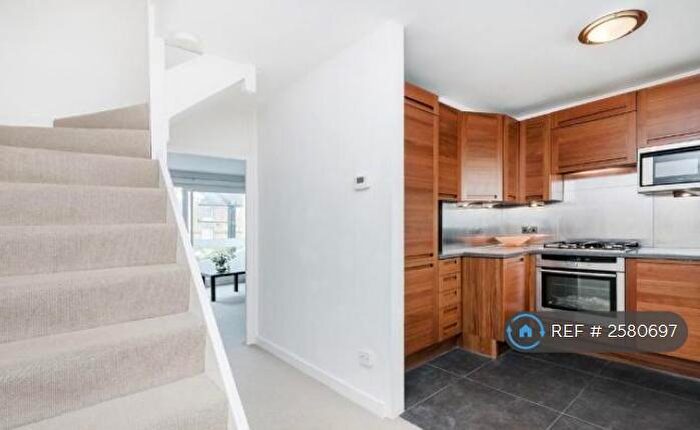 2 Bedroom Maisonette To Rent In King Henrys Road, London, NW3
