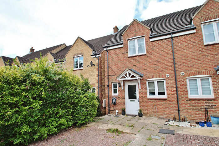 2 Bedroom End Of Terrace House For Sale In Chamberlain Close, Carterton, OX18