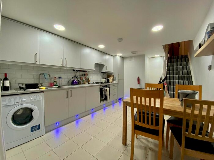 2 Bedroom Flat To Rent In Handforth Road, Oval, SW9