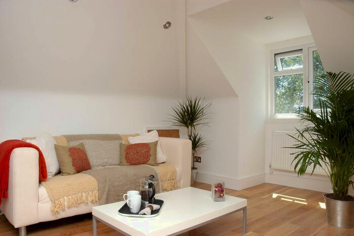 1 Bedroom Flat To Rent In Lodge Lane, Finchley, London, N12