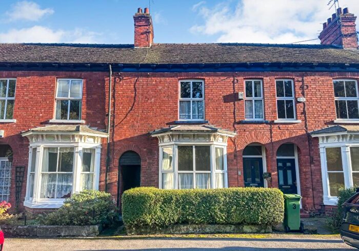 3 Bedroom Terraced House For Sale In Arlington Avenue, Cottingham, North Humberside, HU16