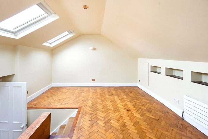 1 Bedroom Flat To Rent In Parkholme Road, Hackney, London, E8