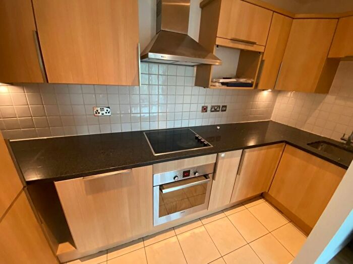 2 Bedroom Flat To Rent In Greens End, Woolwich, London, SE18