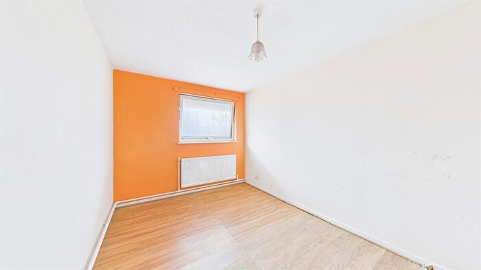 3 Bedroom Flat For Sale In Belham Walk, London, SE5