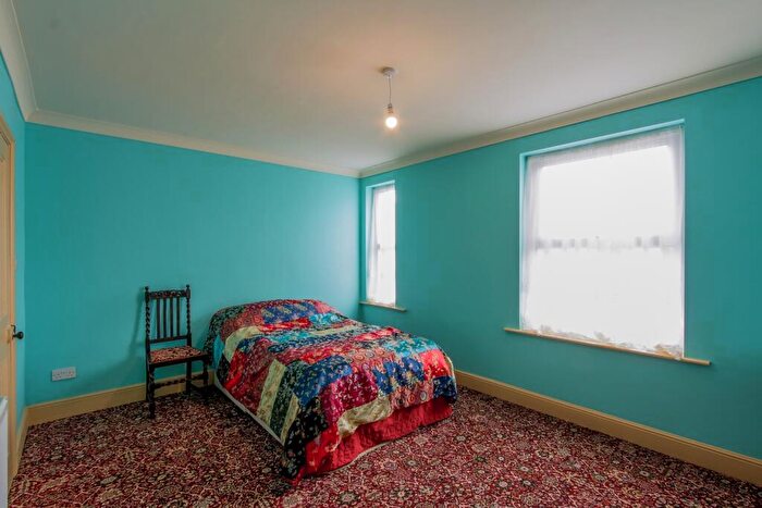 3 Bedroom End Of Terrace House For Sale In Manor Road, Yeovil, BA20