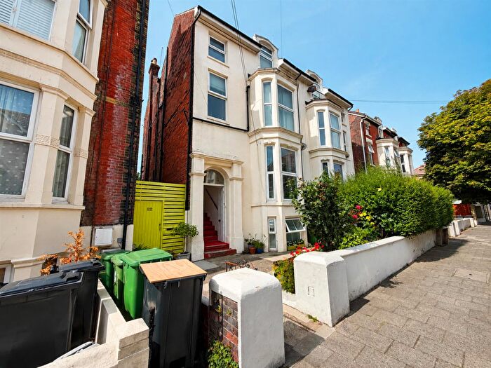 2 Bedroom Apartment To Rent In Elphinstone Road, Southsea, PO5