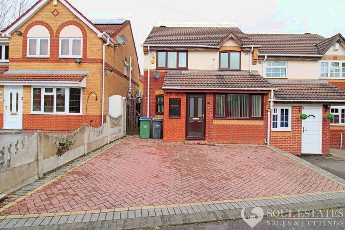 3 Bedroom Semi-Detached House To Rent In Hellier Avenue, Tipton, DY4